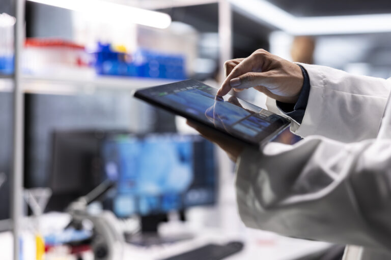 Digital label SOP app showing serialization and aggregation labelling requirements by country